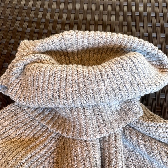 Grey sweater - Picture 3 of 3